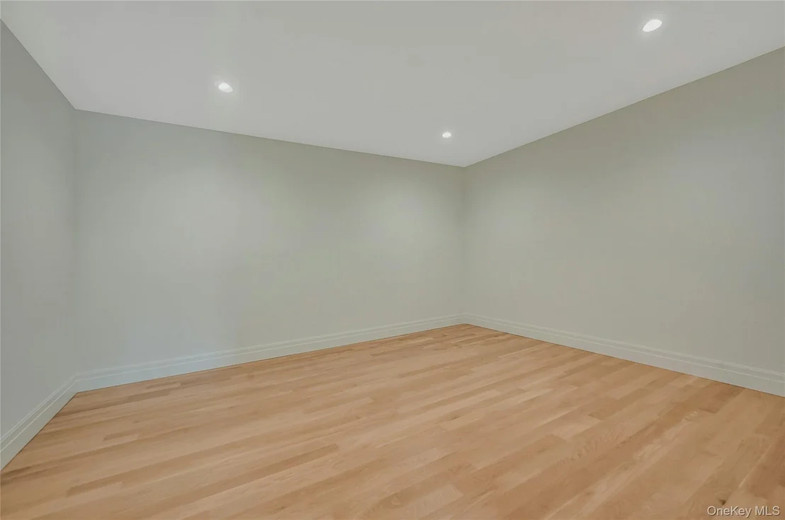 Photo of 107 Cedar Swamp Road