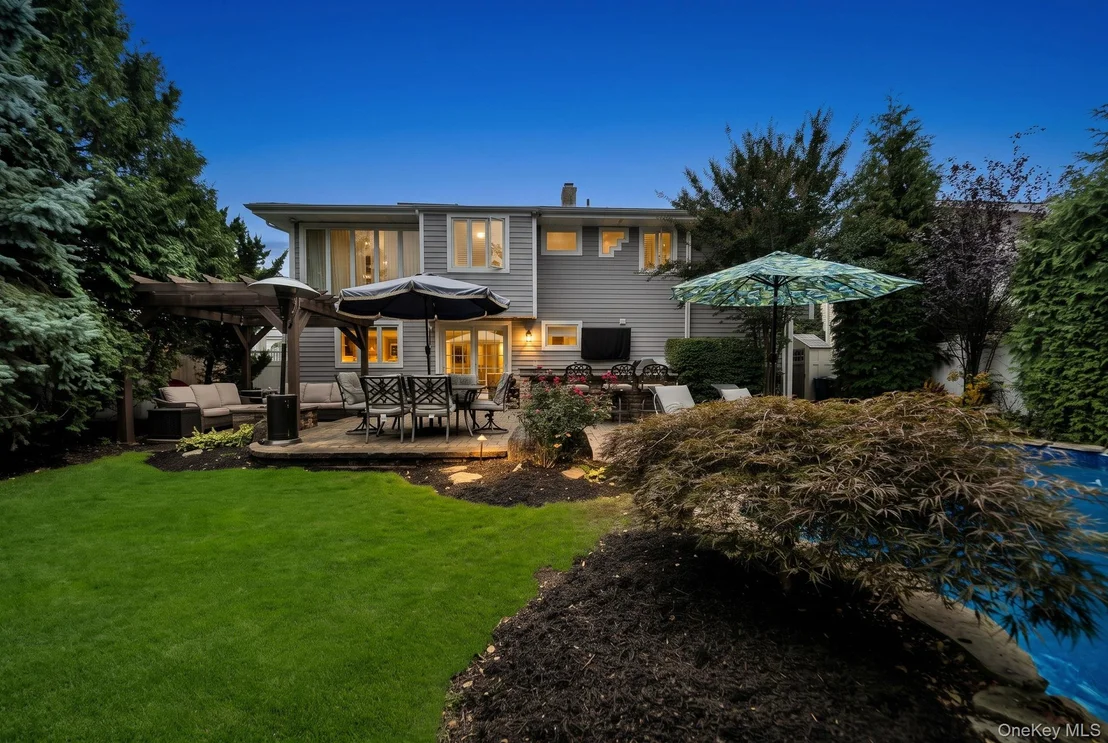 Photo of 2817 Riverside Drive