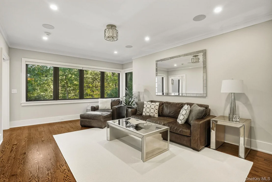 Photo of 9 Kirby Lane N