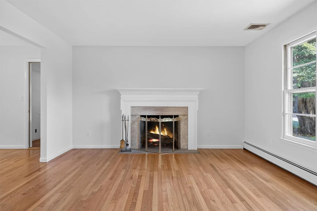 Photo of 21 Sunnycrest Road