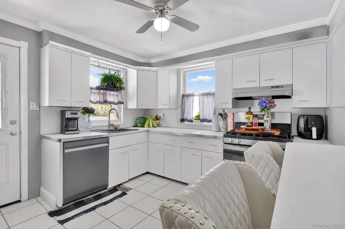Photo of 1069 Phoebe Street