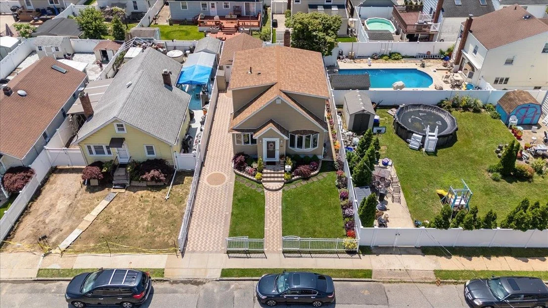 Photo of 918 Clay Street