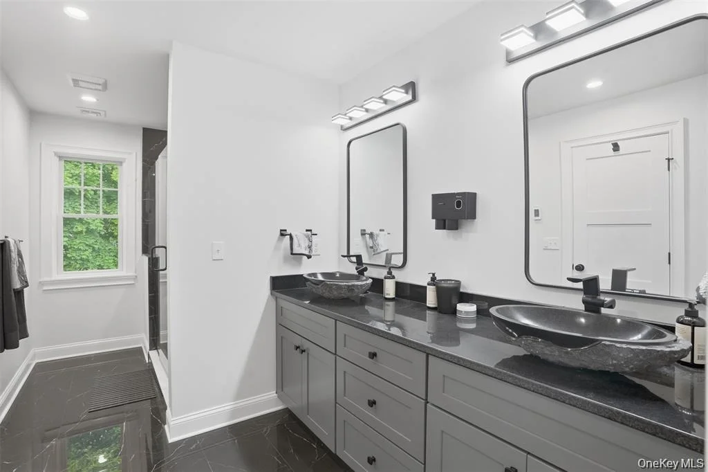 Photo of 33 Howland Avenue