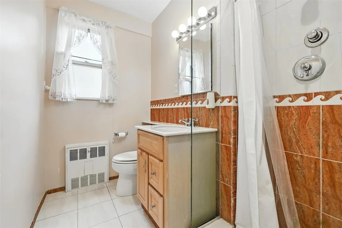 Photo of Unit 1H at 72 Pondfield Road