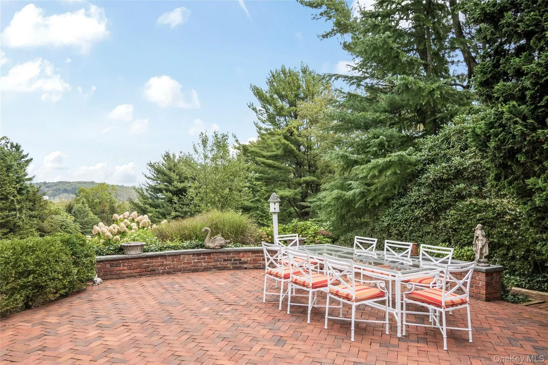 Photo of 1276 Ridge Road