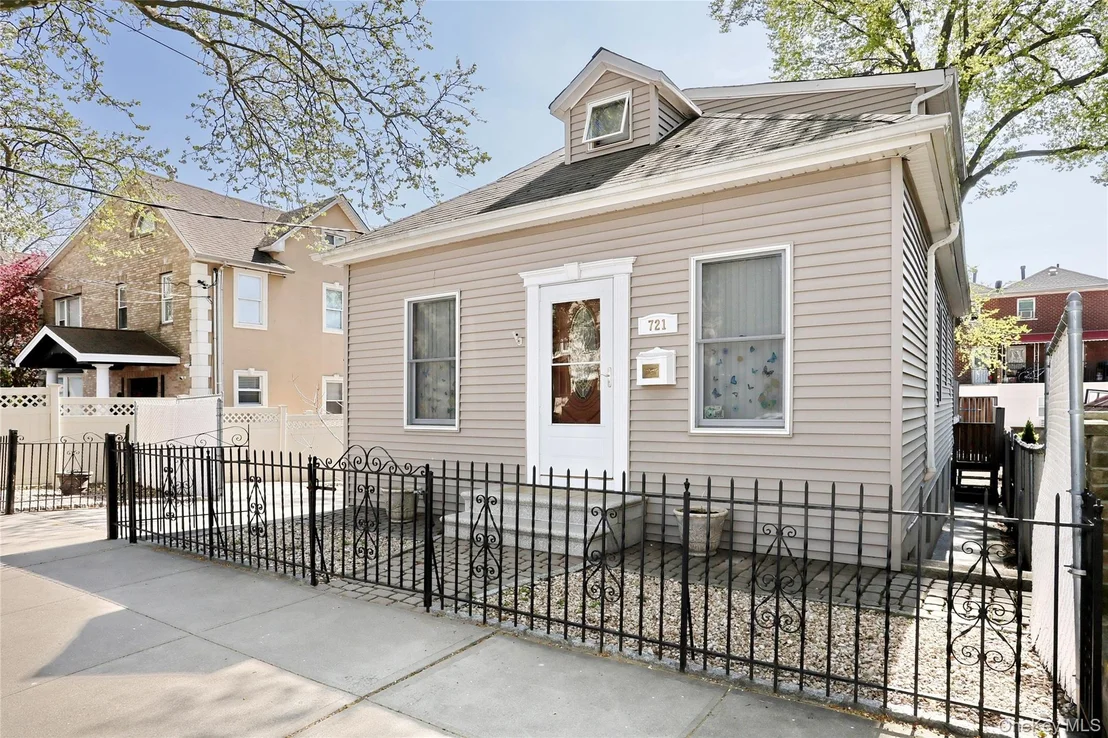 Photo of 721 Vincent Avenue