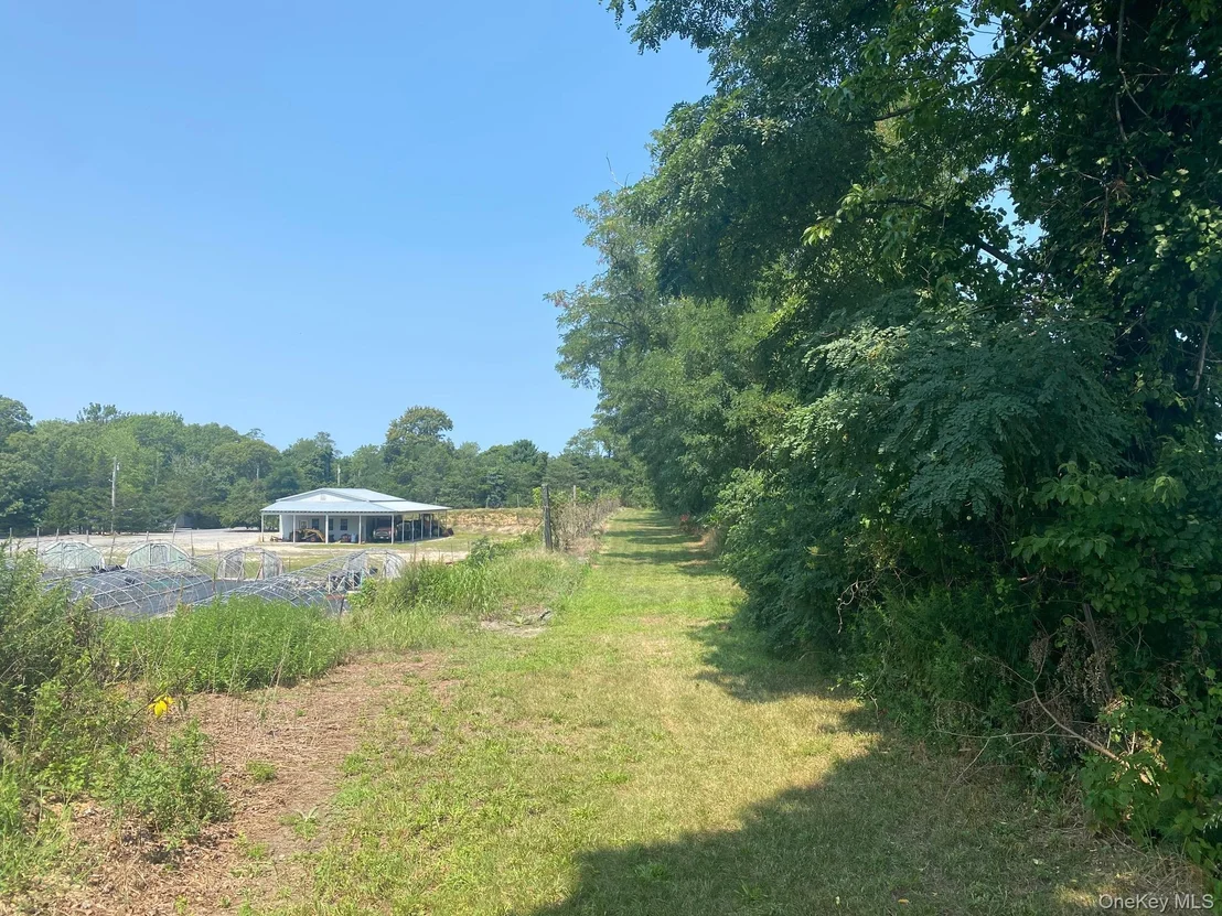 Photo of 2450 Main Road