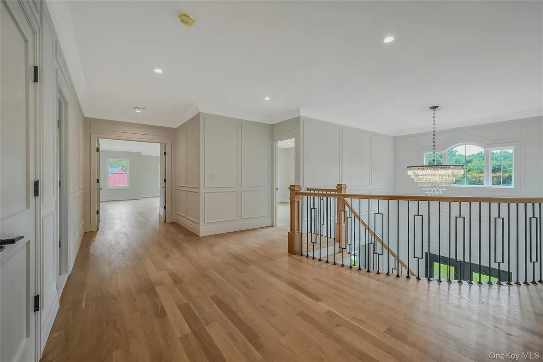 Photo of 107 Cedar Swamp Road