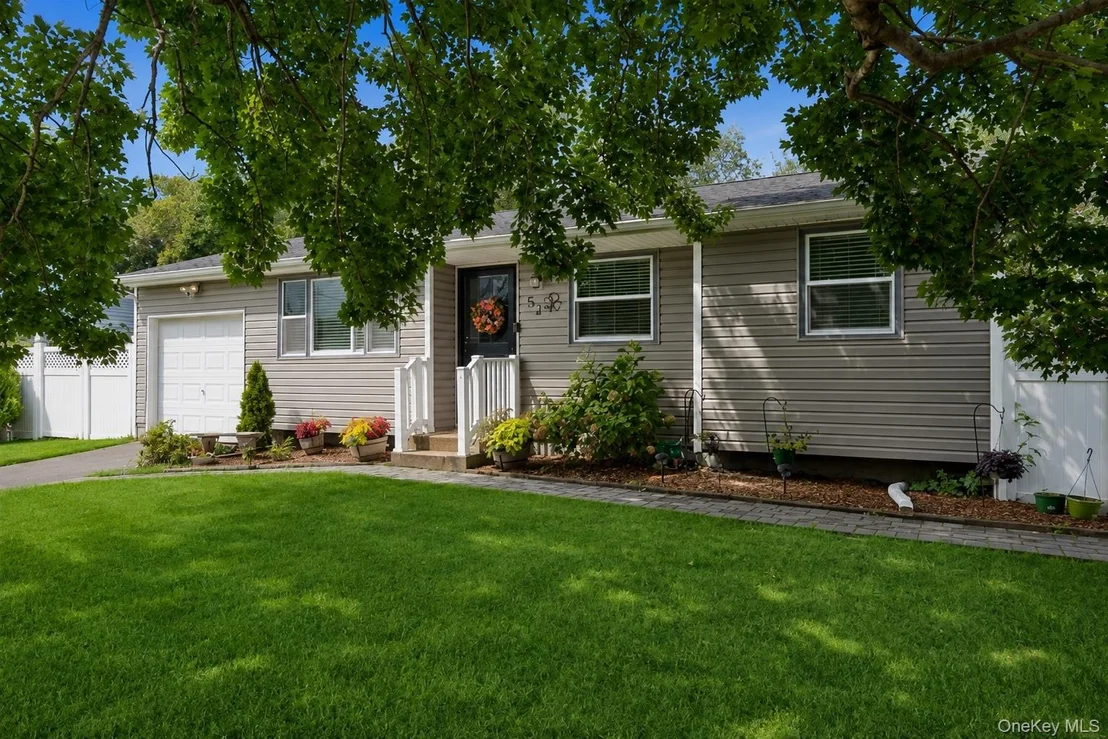 Photo of 52 Larry Road S