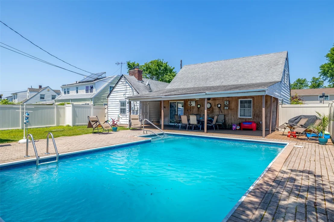 Photo of 98 Bluespruce Road