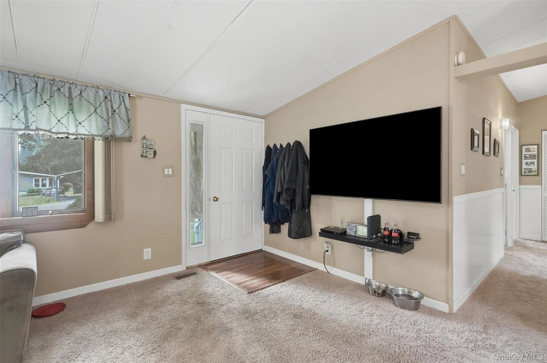 Photo of 4 Seneca Lane