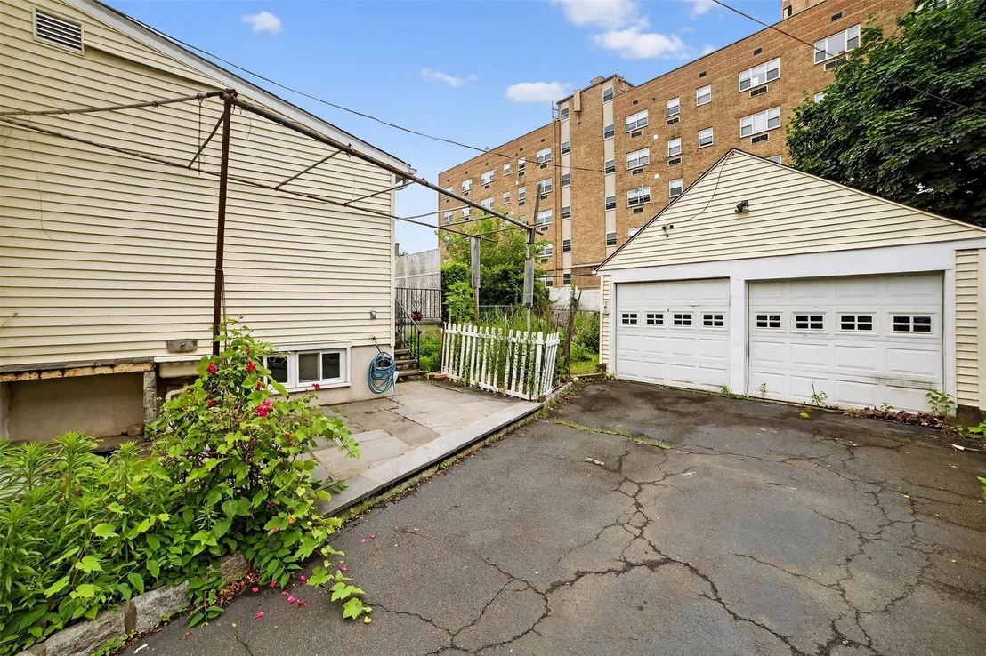 Photo of 31 Maple Avenue