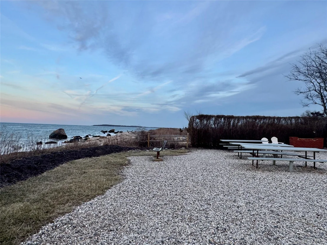 Photo of 350 Soundview Road