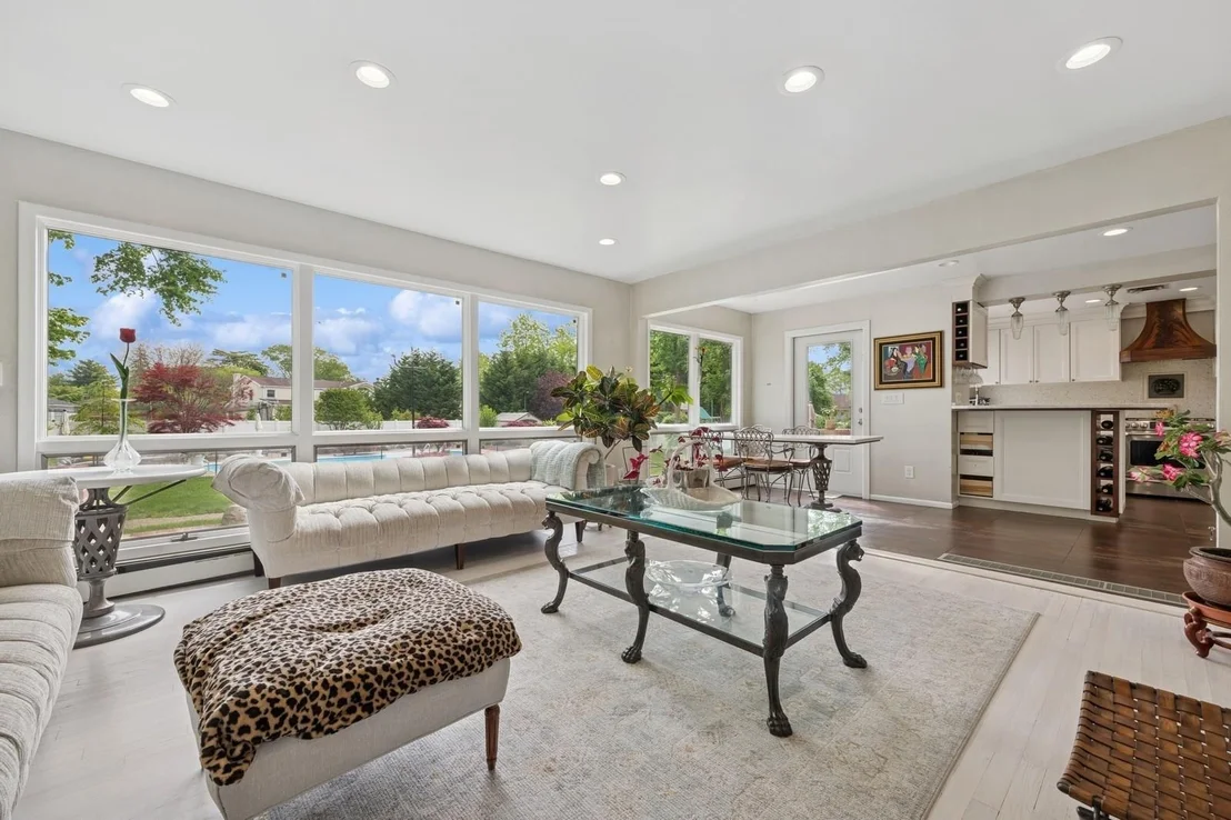 Photo of 2525 Beverly Road