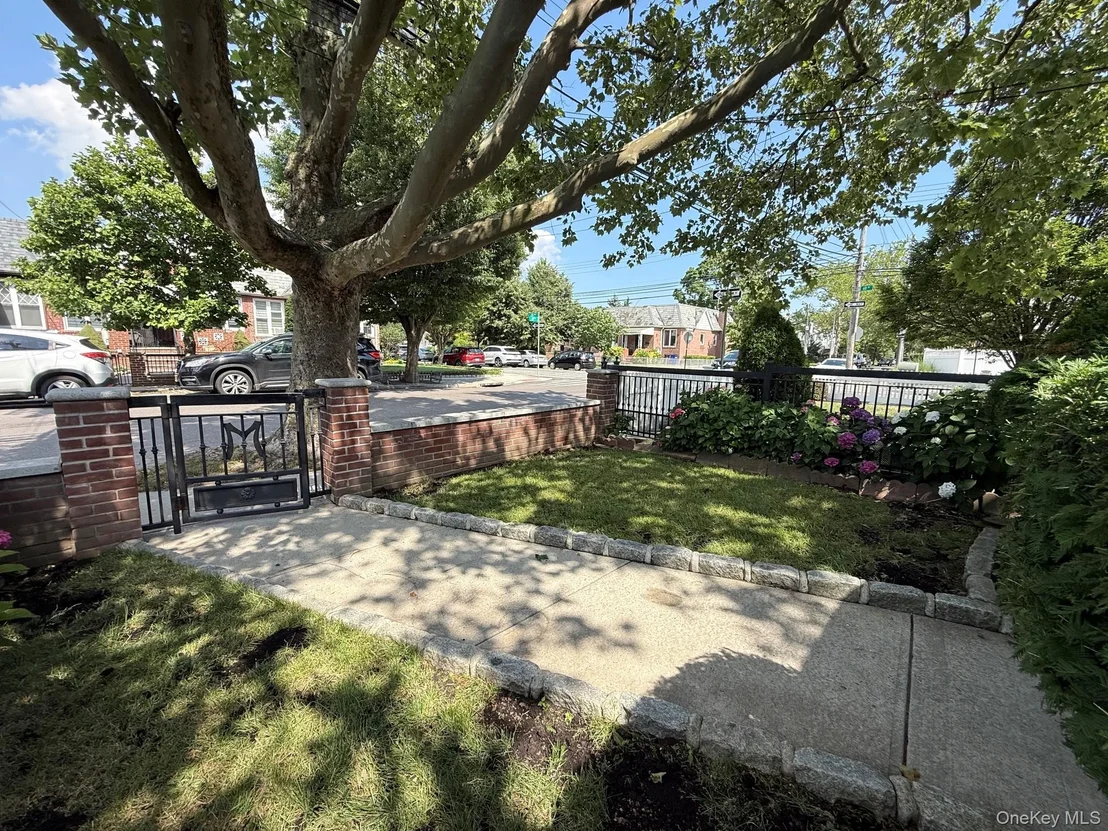 Photo of 5962 69th Lane