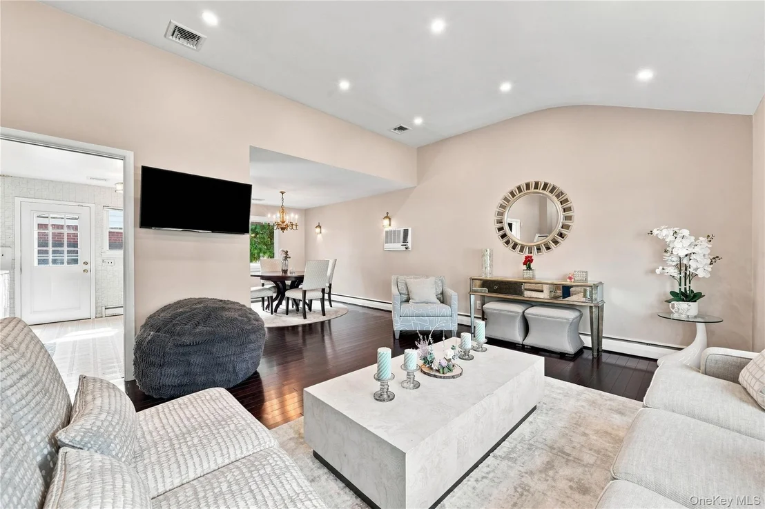 Photo of 614 Pine Lane