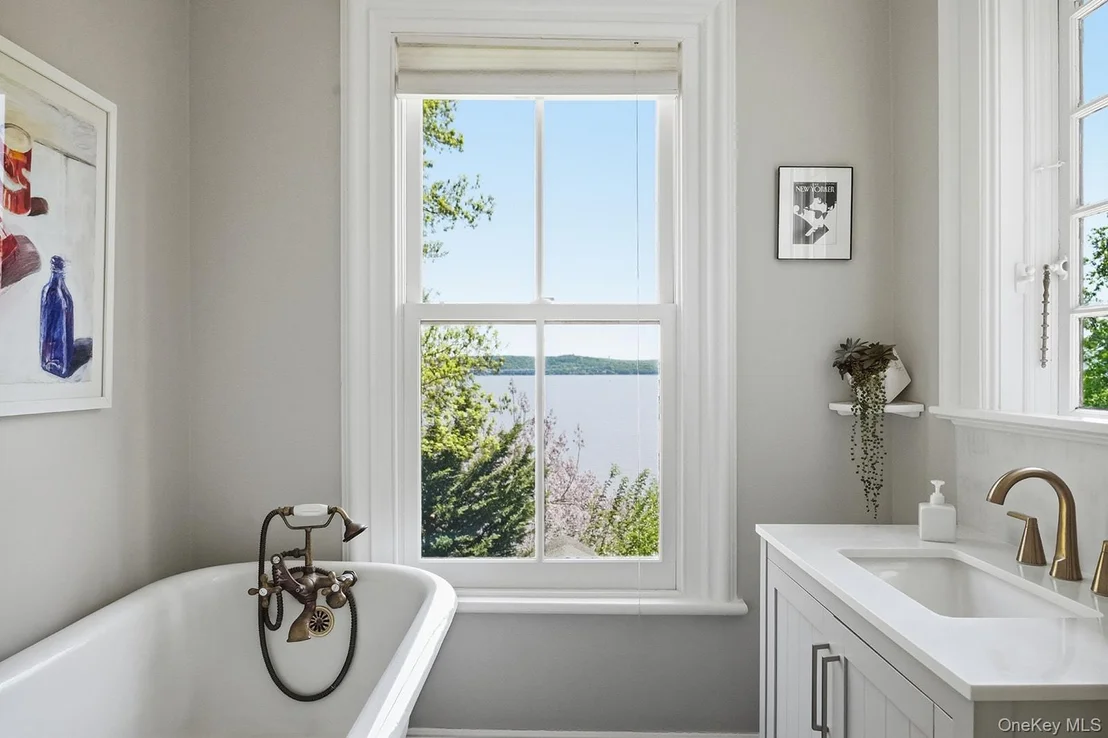 Photo of 215 River Road