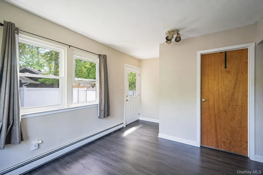 Photo of 489 Carnation Drive
