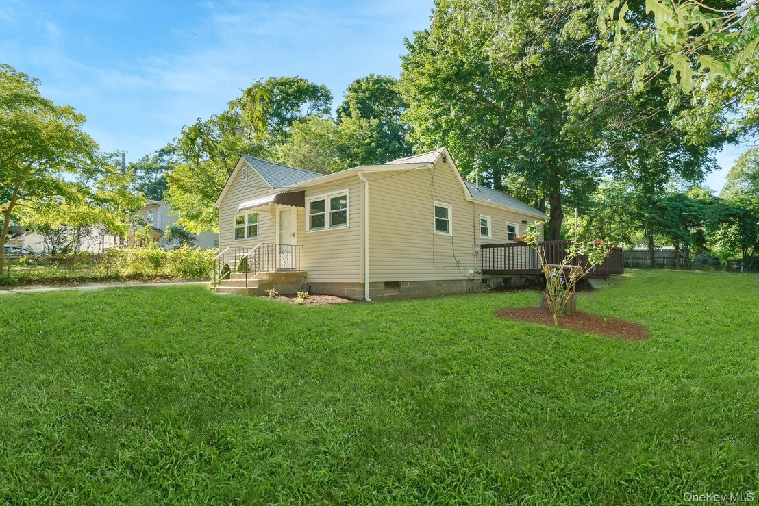 Photo of 7 Laurelton Avenue