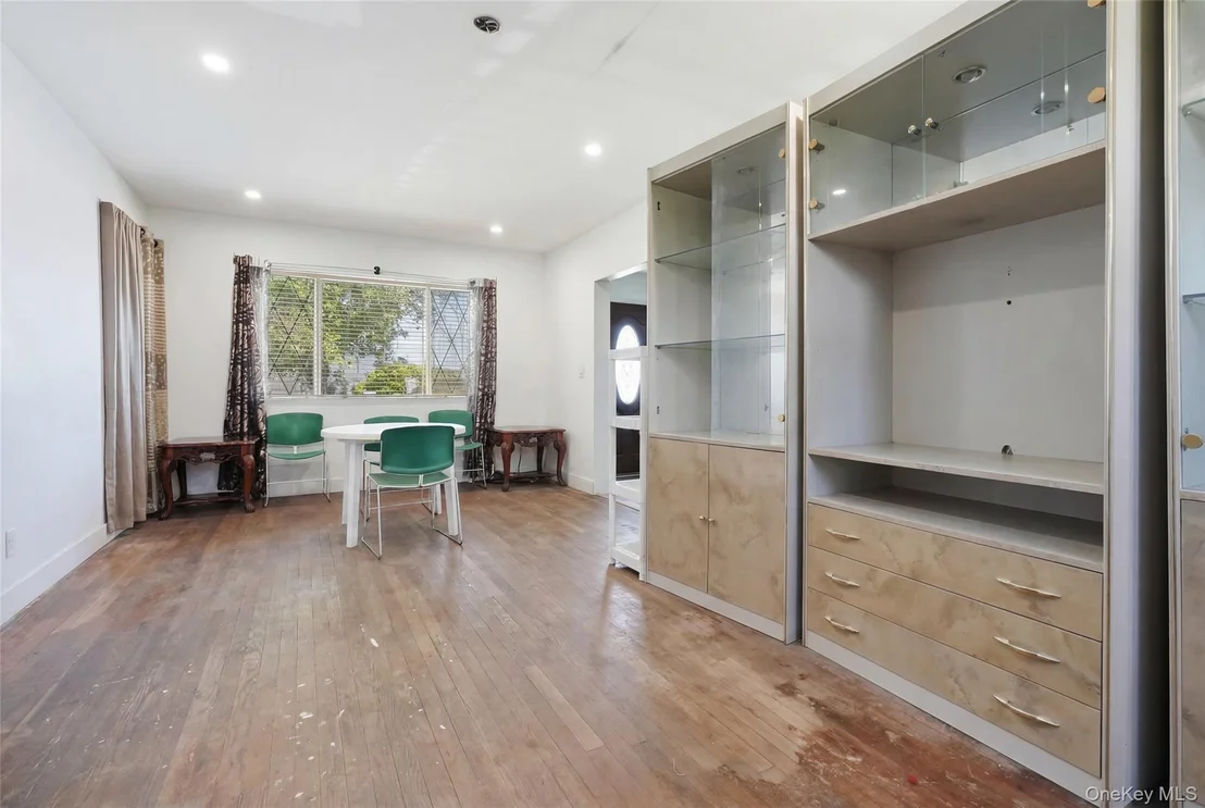 Photo of 1 Moore Avenue