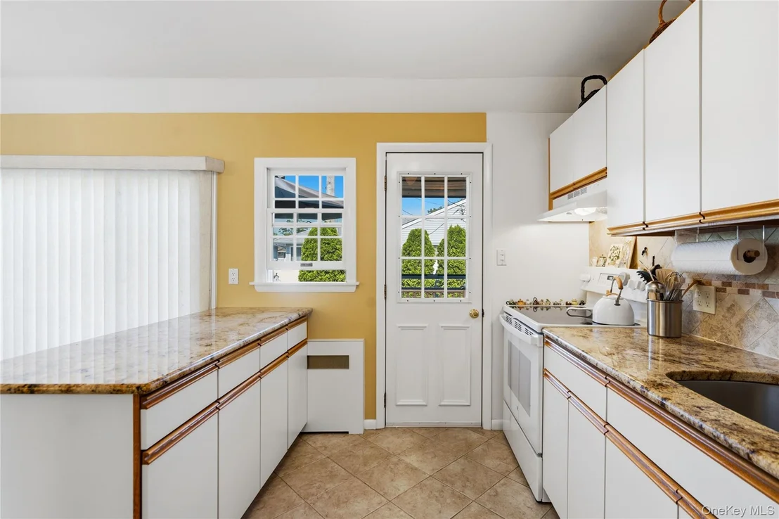 Photo of 895 Iris Drive