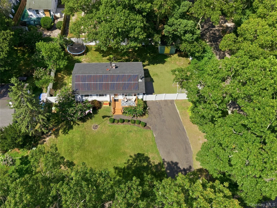 Photo of 211 Hampton Avenue