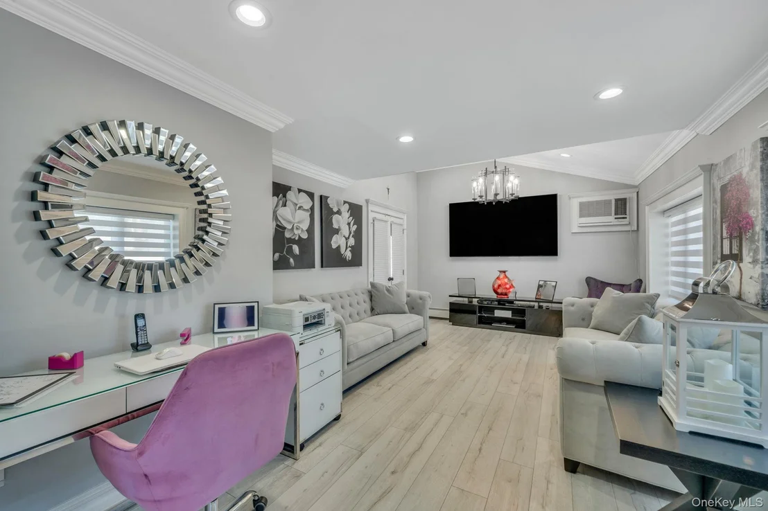 Photo of 29 Selden Boulevard