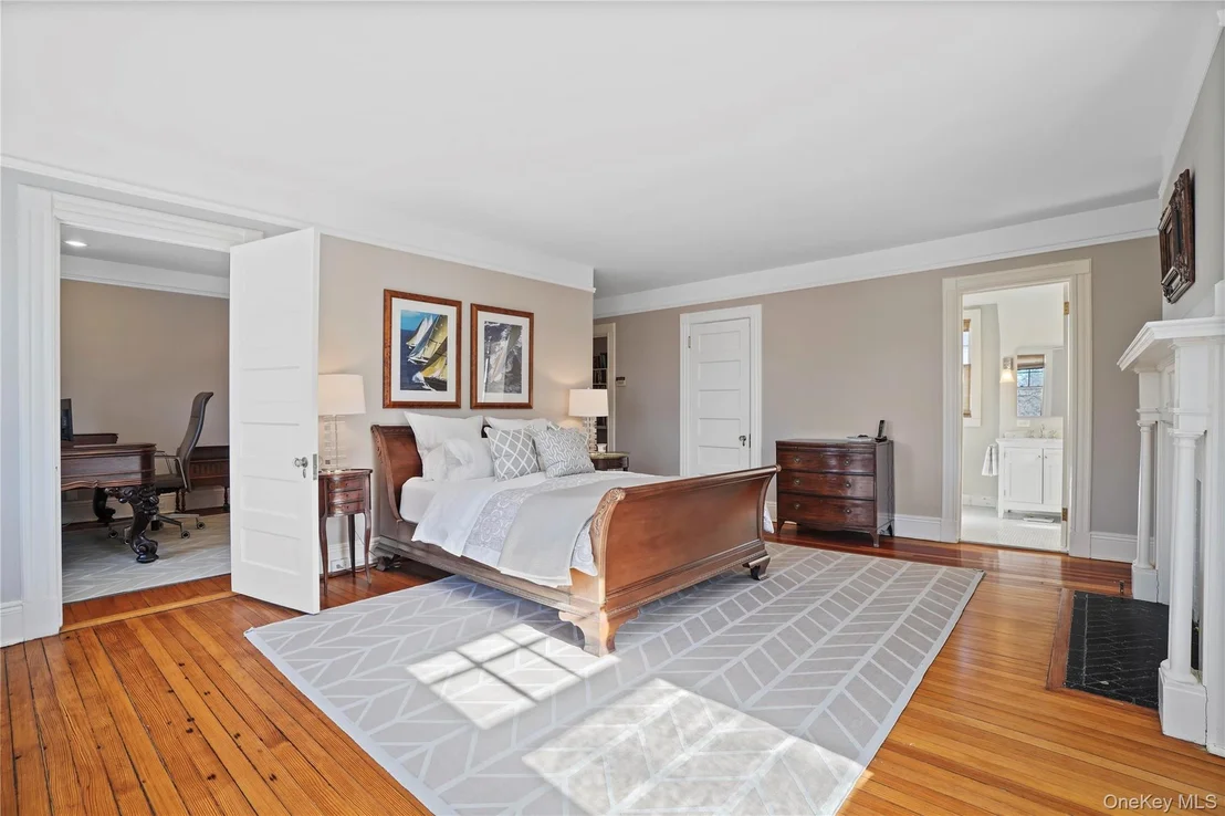 Photo of 534 Pelham Manor Road