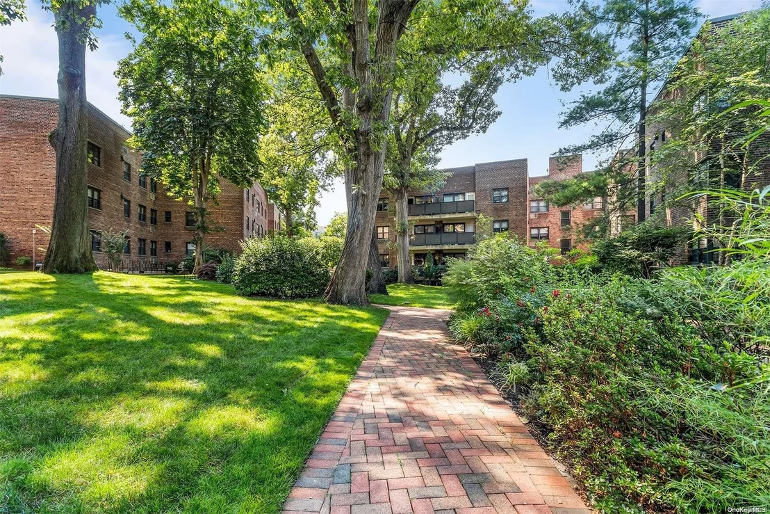 Photo of Unit 2A at 75 Knightsbridge Road