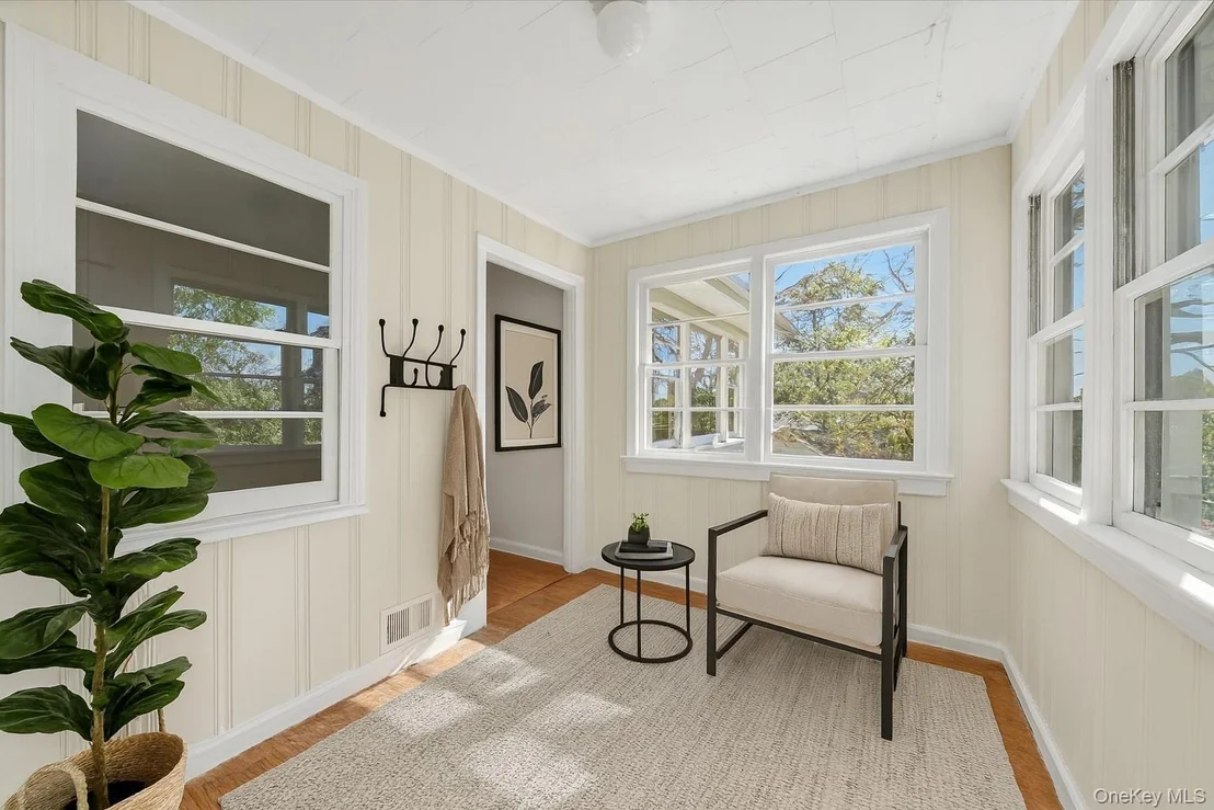 Photo of 12 Mid Oaks Drive
