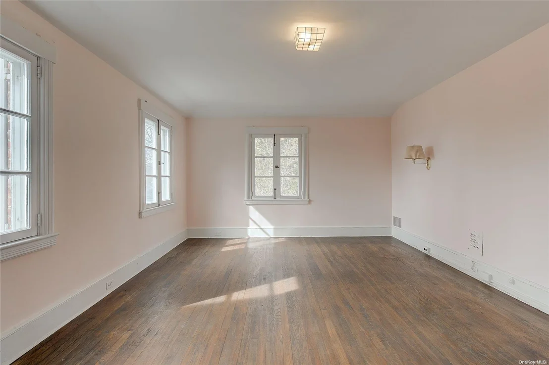 Photo of 8 Fort Hill Drive