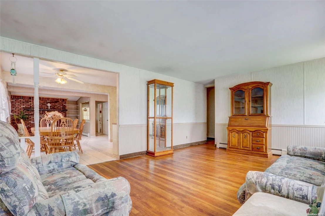 Photo of 83 Erlanger Boulevard