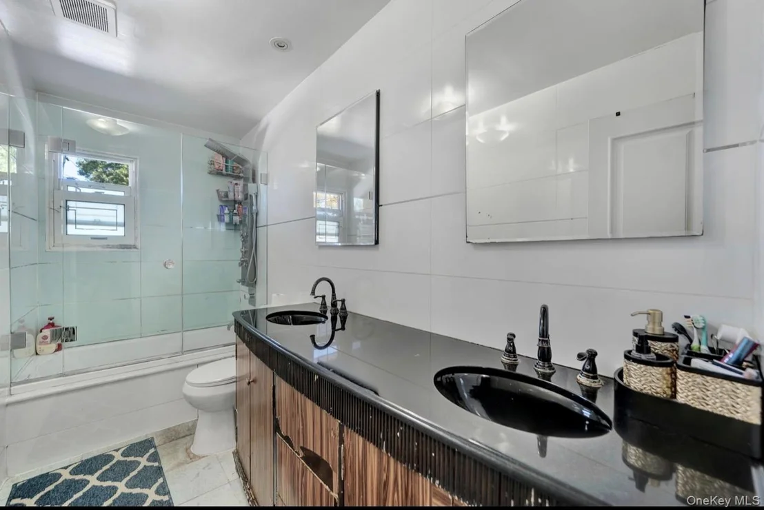 Photo of 1111 Franklin Avenue