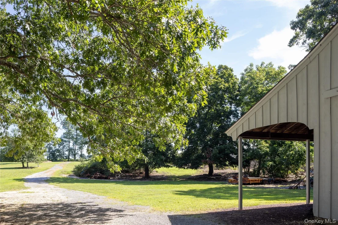 Photo of 2450 Main Road