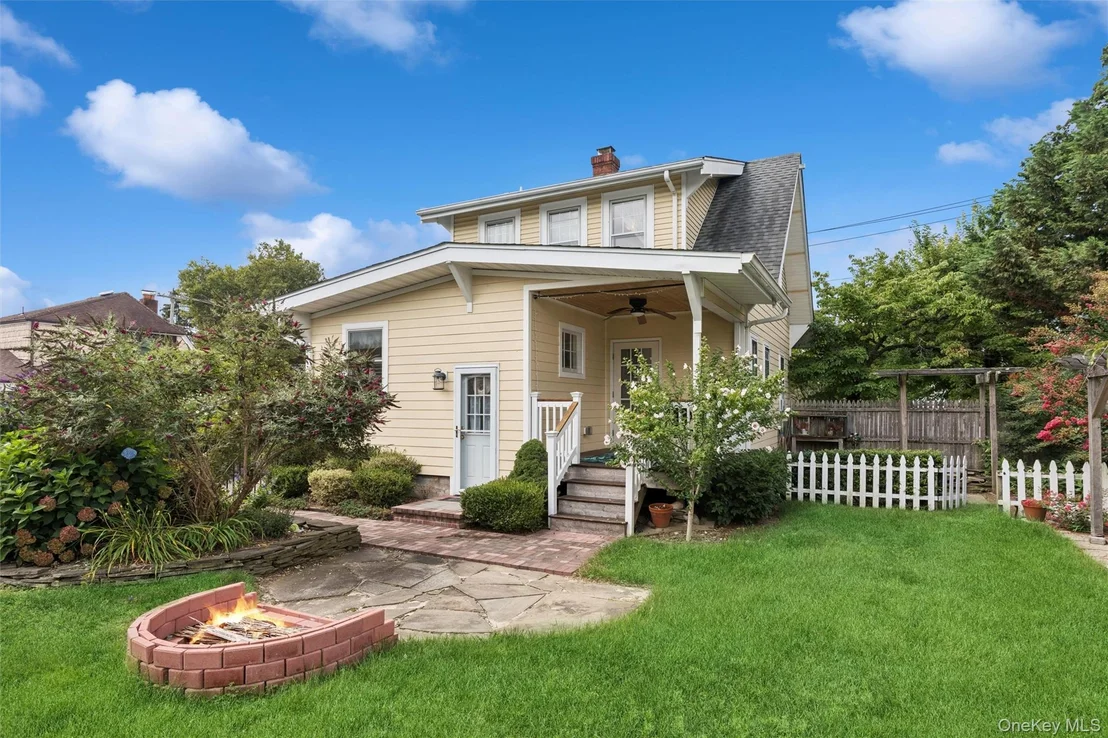 Photo of 87 Islip Avenue