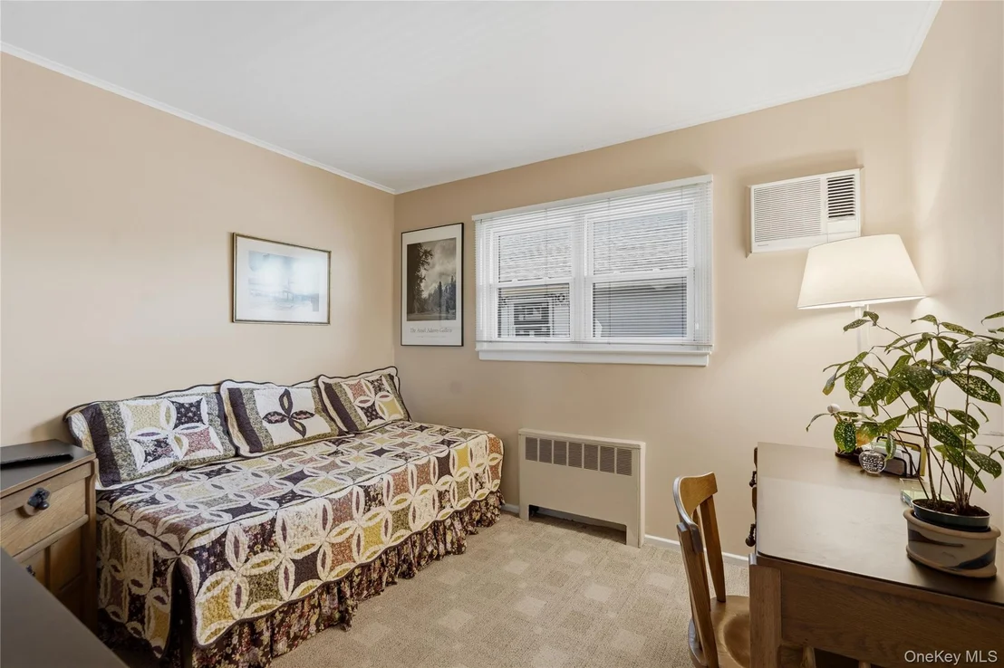 Photo of 895 Iris Drive