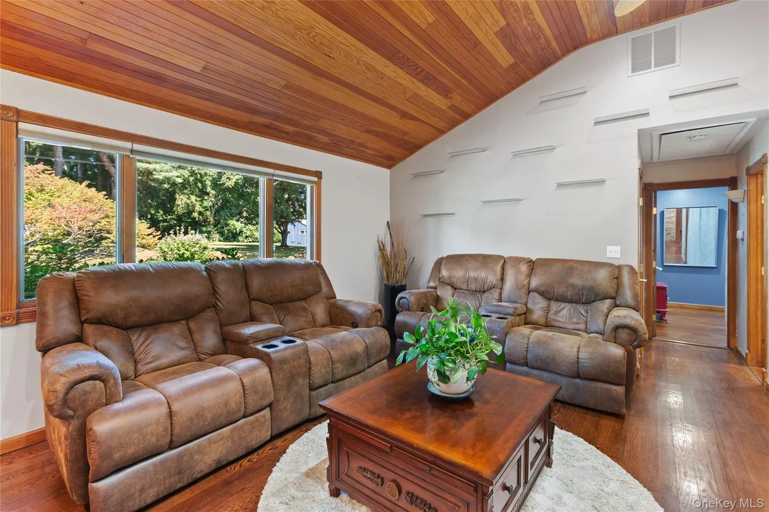 Photo of 10 Chestnut Drive
