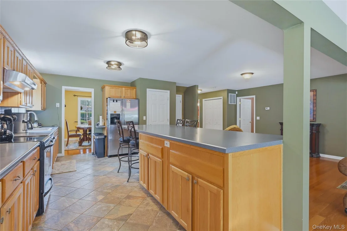 Photo of 302 Lakeside Road