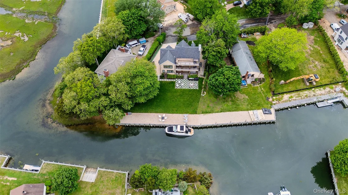 Photo of 405 Williamsburgh Drive