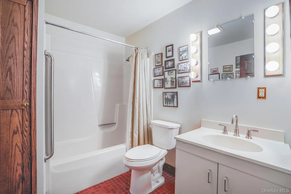 Photo of 8 Kingwood Park