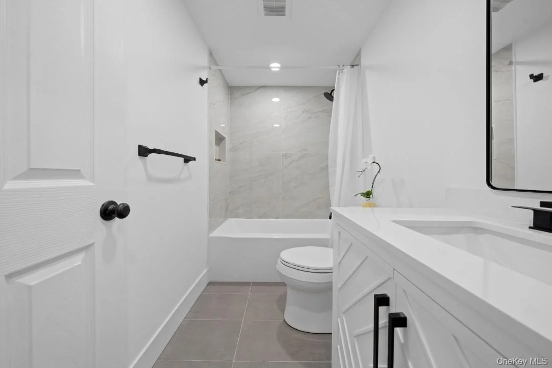 Photo of 72 Oak Avenue