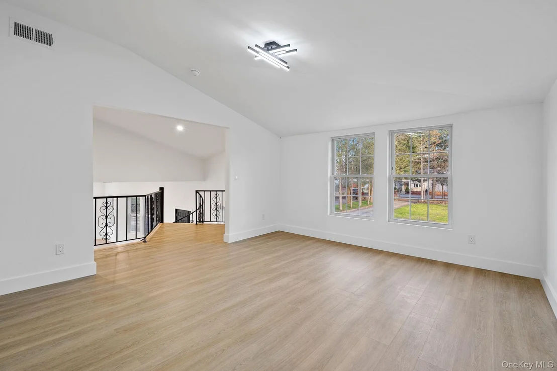 Photo of 39 Overland Drive