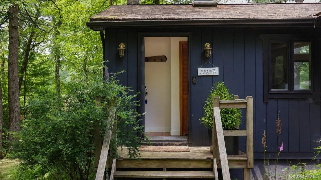 Photo of 1289 Plank Road
