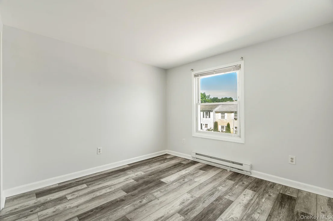 Photo of 102 Rinaldi Boulevard