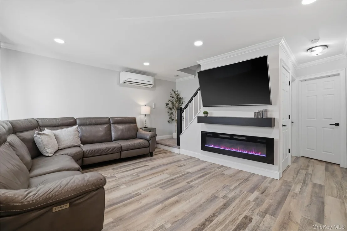 Photo of 215 Monroe Street