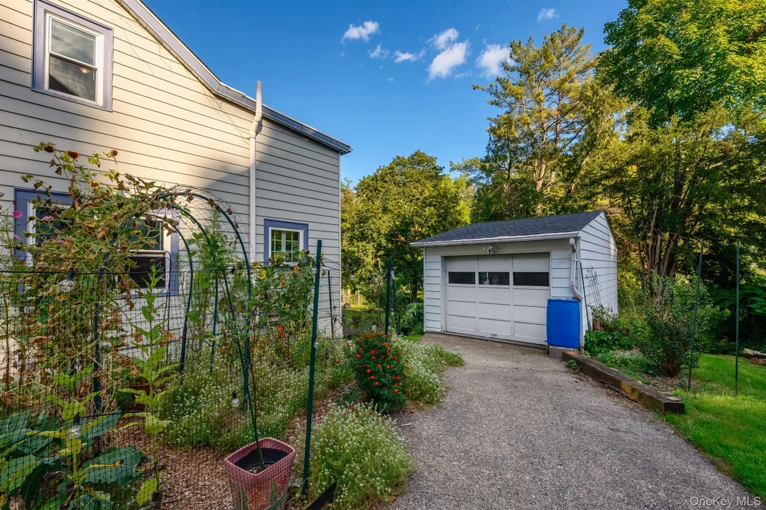 Photo of 140 Linderman Avenue