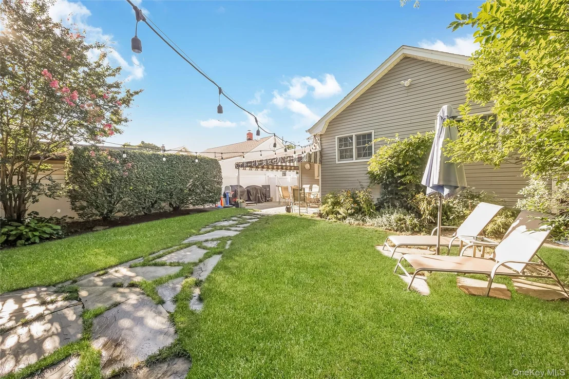 Photo of 242 Islip Boulevard