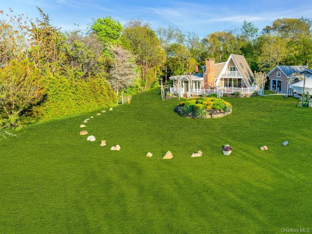 Photo of 995 Red Fox Road