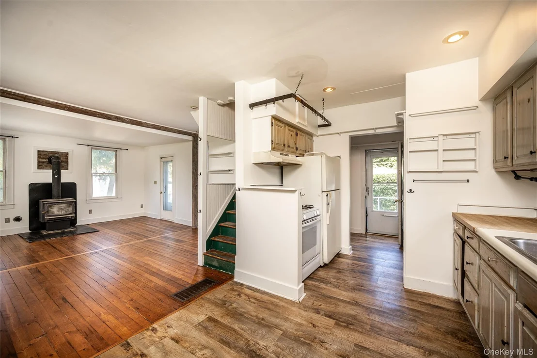 Photo of 672 Tower Hill Road