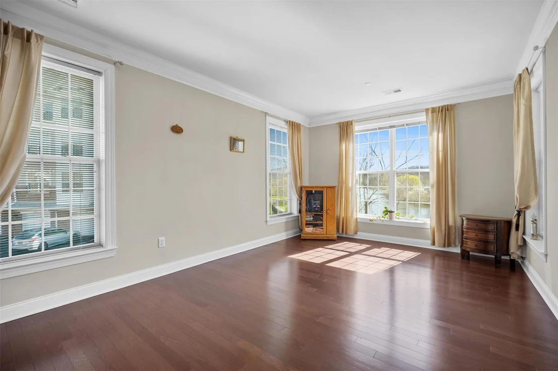 Photo of 521 Regency Drive